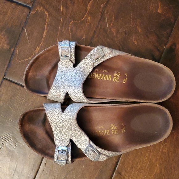 Birkenstock Shoes - Birkenstock pebbled holographic silver